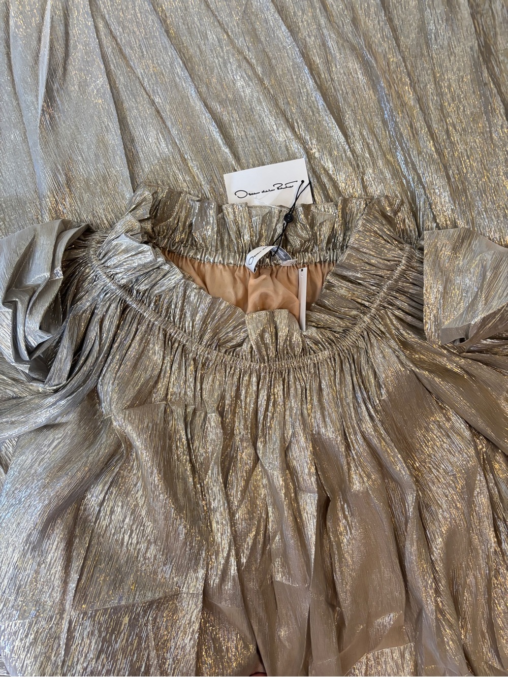 Oscar de la Renta Metallic Silver Off-Shoulder Sleep Robe - Picture 4 of 4